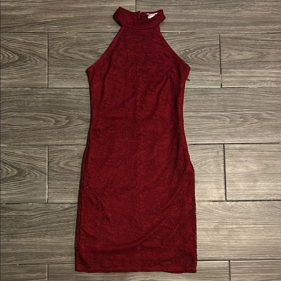 One Clothing Scarlet Lace Halter Dress with High Neckline size S - Picture 2 of 7